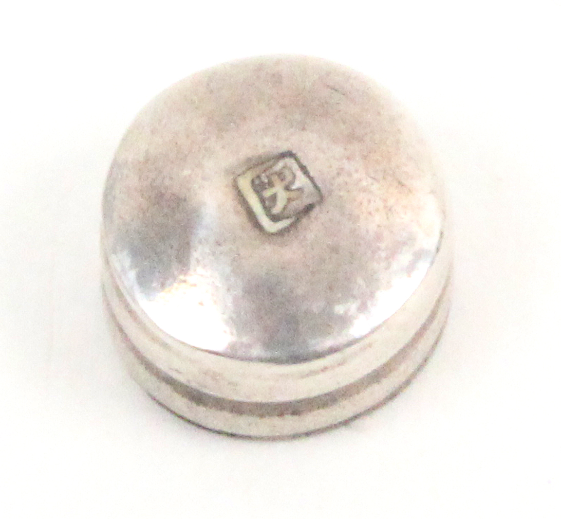 An unusual silver chatelaine thimble companion, the thimble with cross hatched frieze, gilded - Image 3 of 4