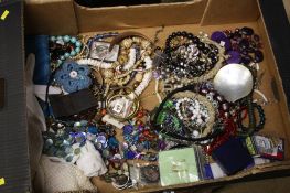 Tray assorted costume jewellery