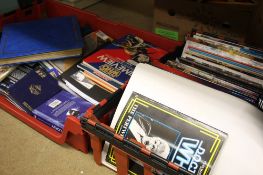 2 Trays of Dr Who books and magazines