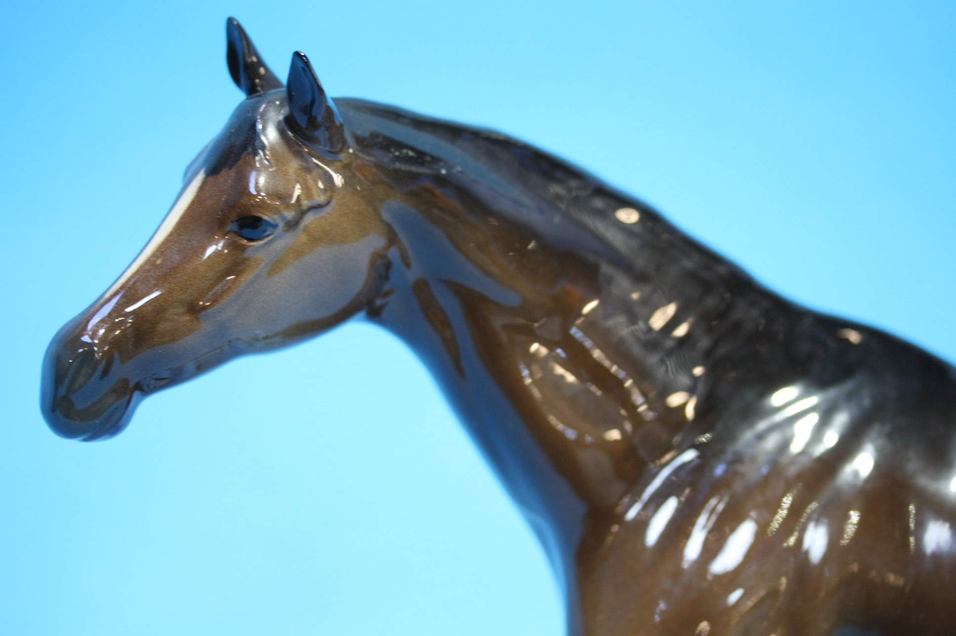 A large Beswick chestnut horse. - Image 2 of 3