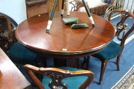 A mahogany circular extending dinning table with 1 extra leaf 104cm diameter