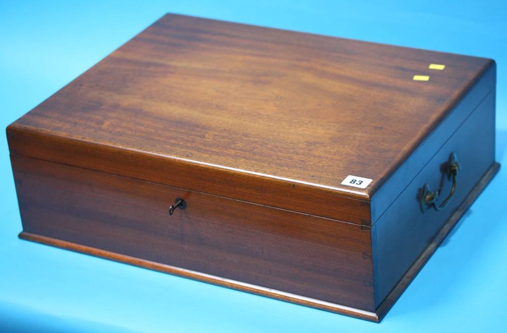 A mahogany box containing table linen