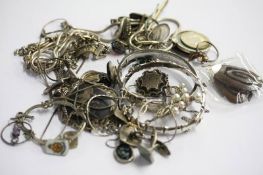 Quantity of assorted silver jewellery