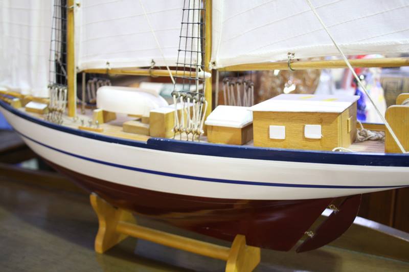 Model sailing boat - Image 2 of 2