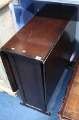 Drop leaf table