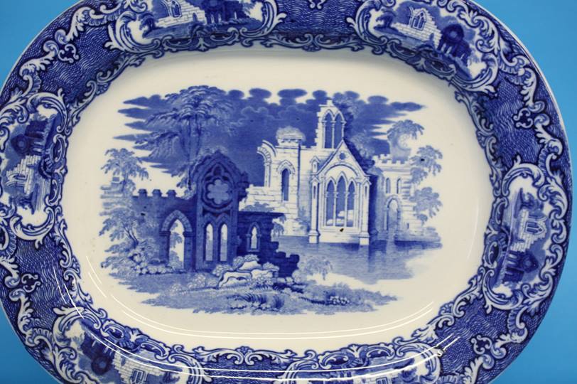 A set of three graduated 'Abbey' meat plates and one other (4) - Image 2 of 4