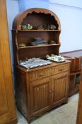 Small oak dresser