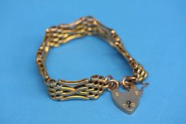 A 9ct gold bracelet with padlock fastener, weight