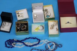 A quantity of costume jewellery