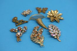 Eight various costume jewellery brooches