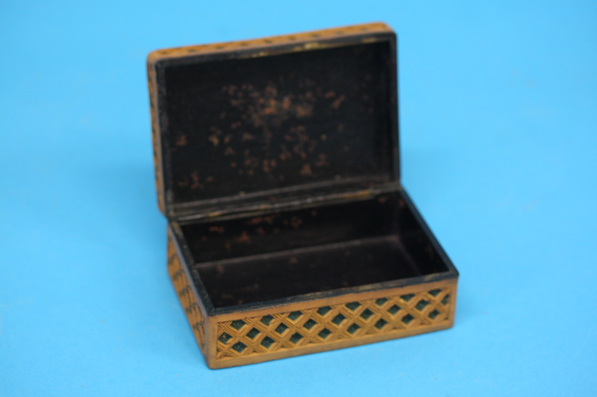 A Cinnabar card case. Approx. 10x5x7cm - Image 2 of 2