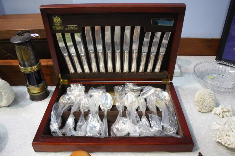 Arthur Price canteen of cutlery