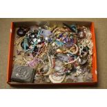 Tray of assorted costume jewellery