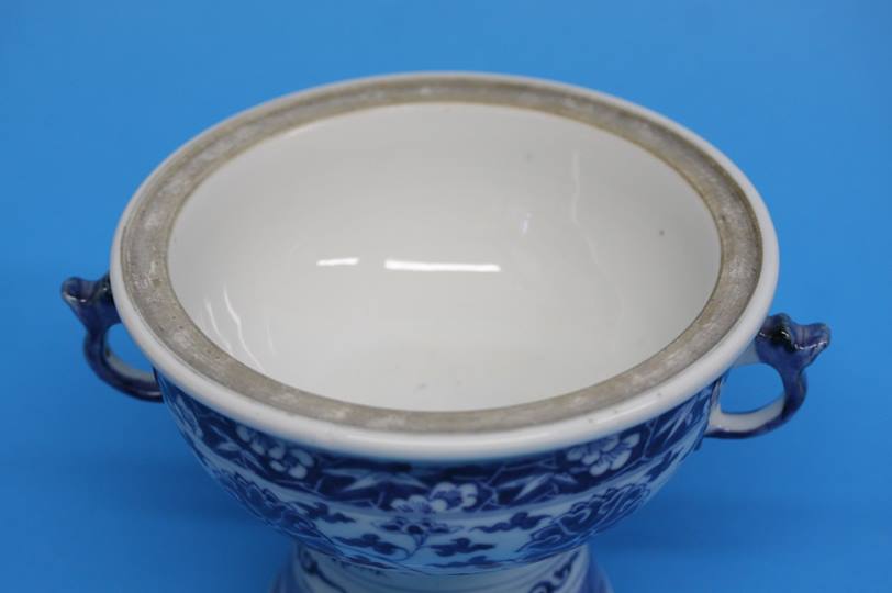 A Chinese blue and white rice warmer with two loop - Image 3 of 5