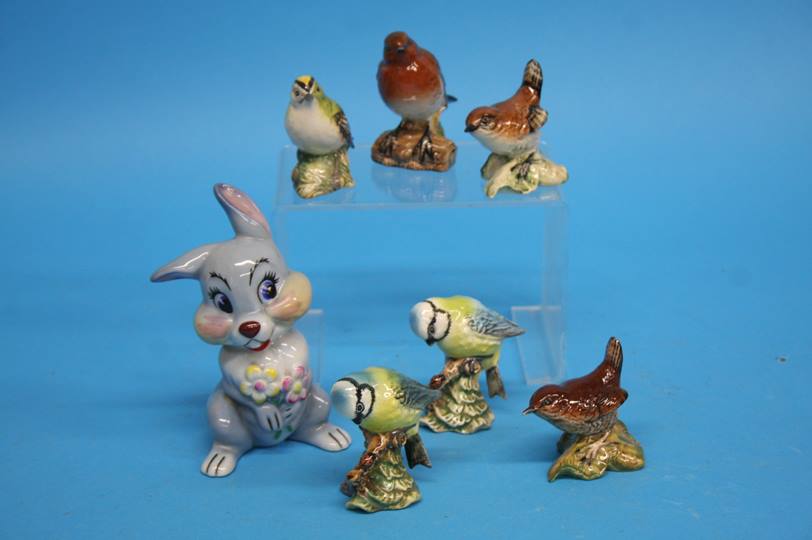 A Wade 'Blow up' and six various Beswick birds (7)