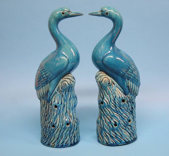 A pair of Continental tin glaze models of storks w - Image 2 of 4