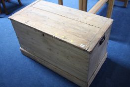 Pine travelling trunk