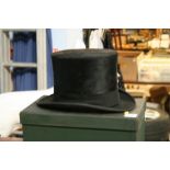 Dunn & Co. of London top hat and box