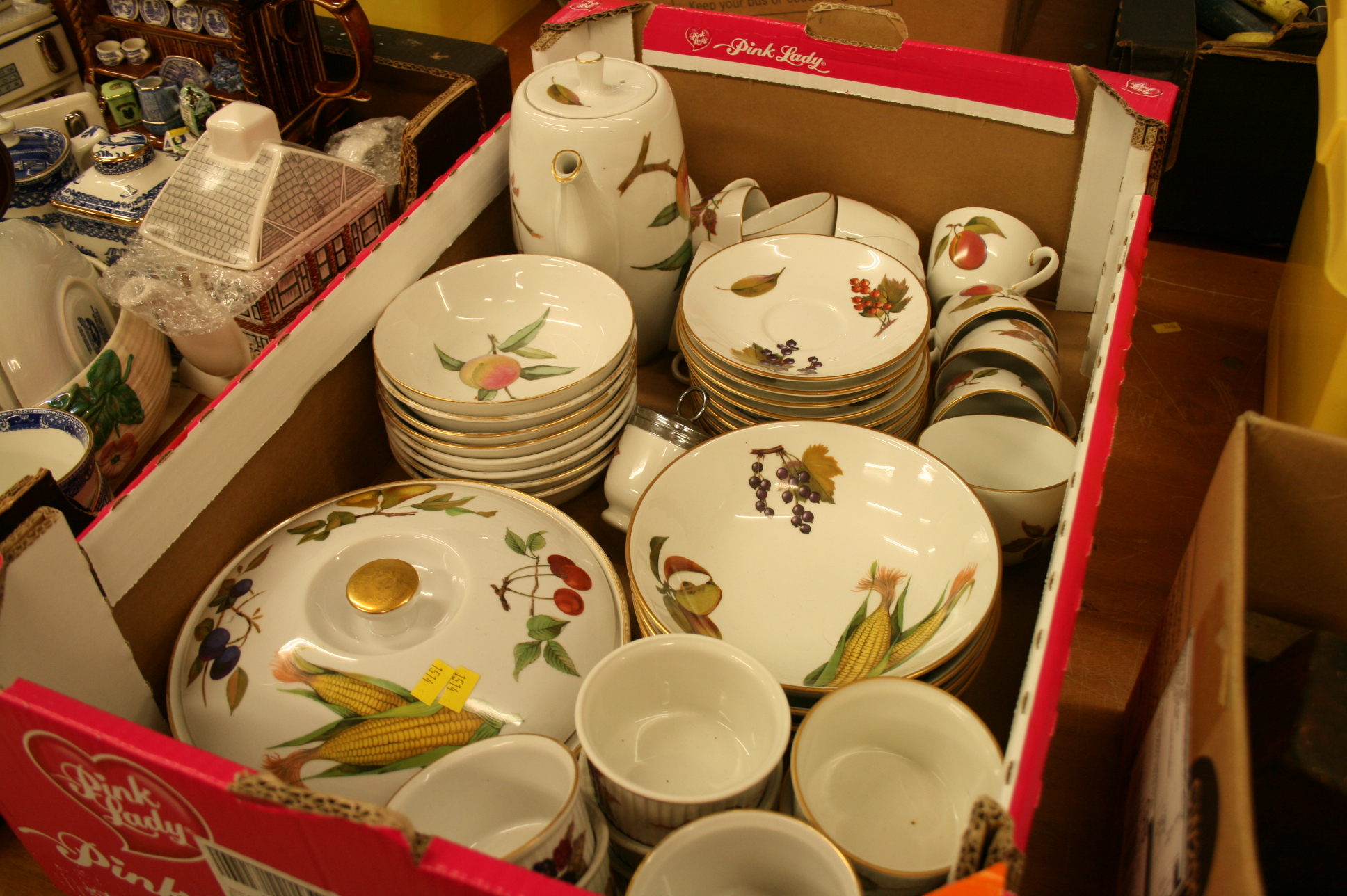 Quantity of Royal Worcester Evesham Ware