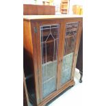 Oak bookcase with leaded glass doors 76 x 31 x 114cm