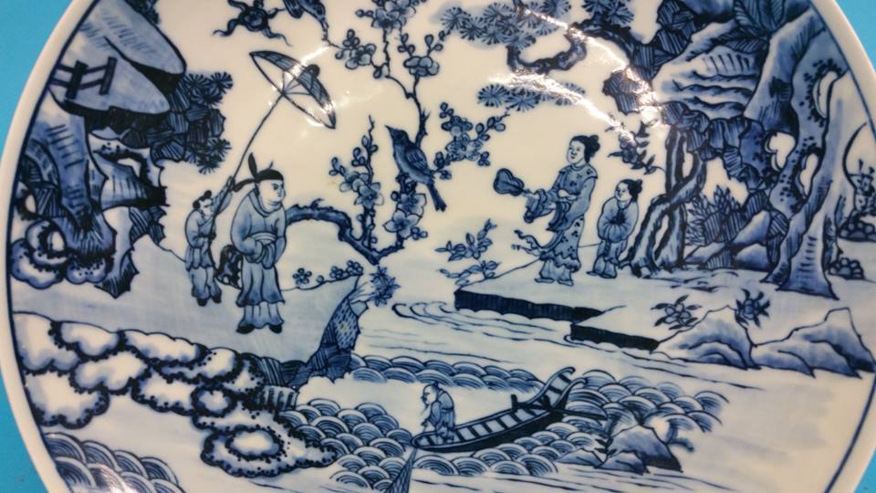 A Chinese blue and white shallow circular dish. 25 - Image 2 of 4