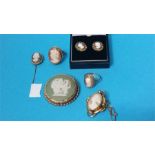 Two 9ct Cameo rings, a Victorian cameo brooch, a c