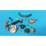 Bag of assorted jewellery including Jade lockets e