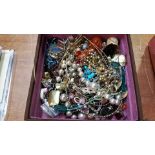 Quantity of costume jewellery