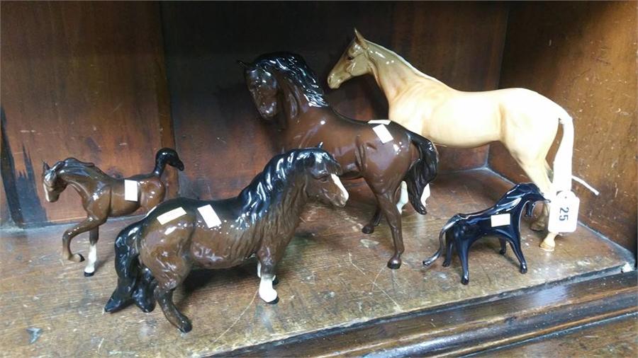 Beswick horse, 3 Royal Doulton and 1 other (5)