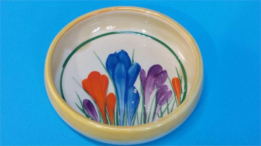 A circular Clarice Cliff Bizarre 'Crocus' pattern