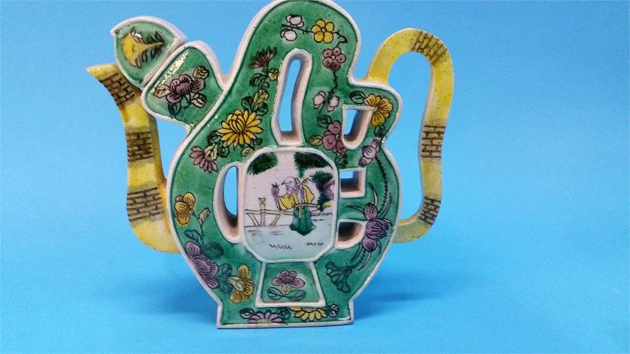 A Chinese Famille Vert decorated unusual shaped te - Image 5 of 7