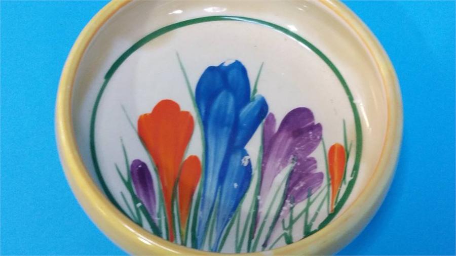 A circular Clarice Cliff Bizarre 'Crocus' pattern - Image 2 of 4