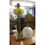 Oil lamp, yellow glass reservoir on brass Corinthi