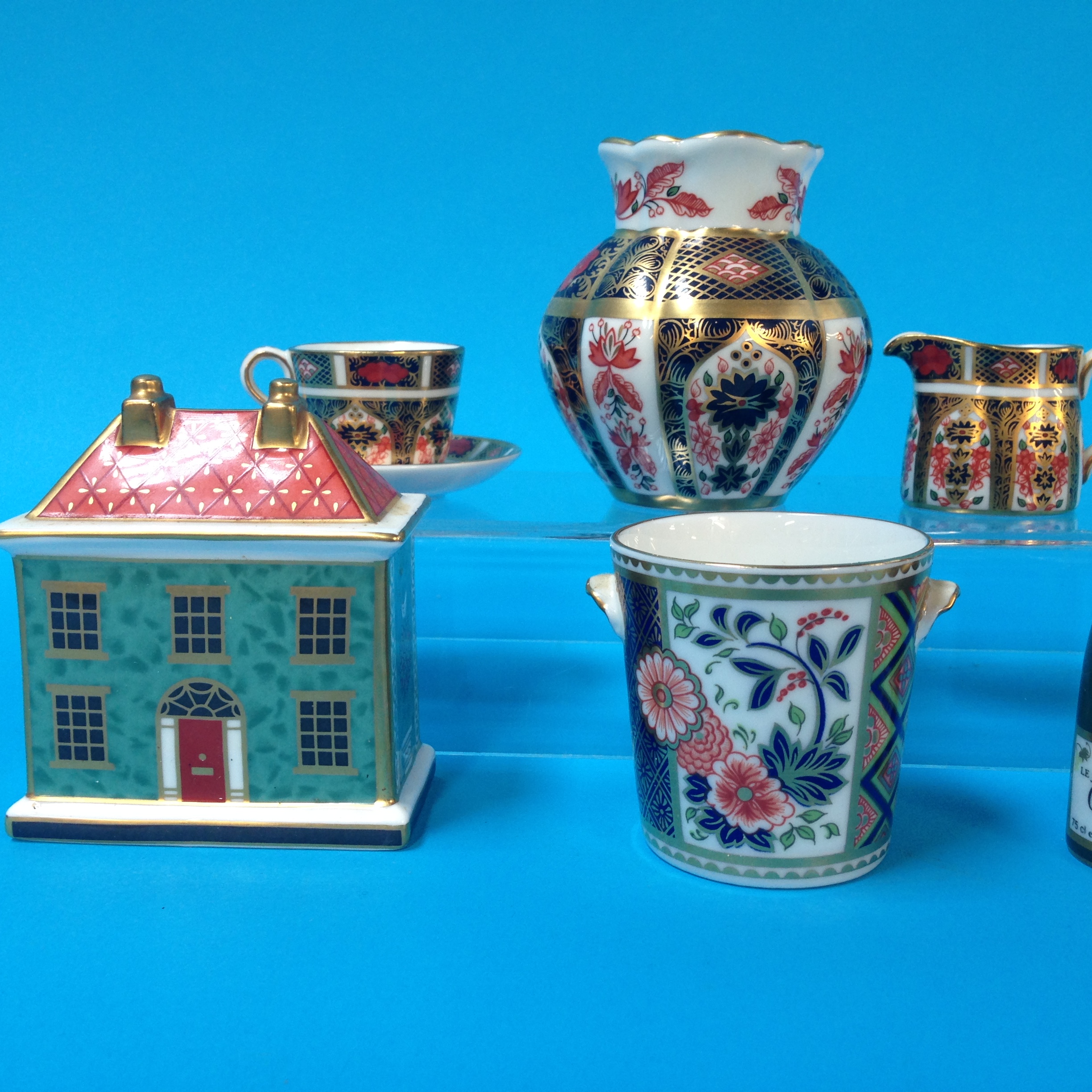 A collection of eight pieces of Royal Crown Derby - Image 3 of 3