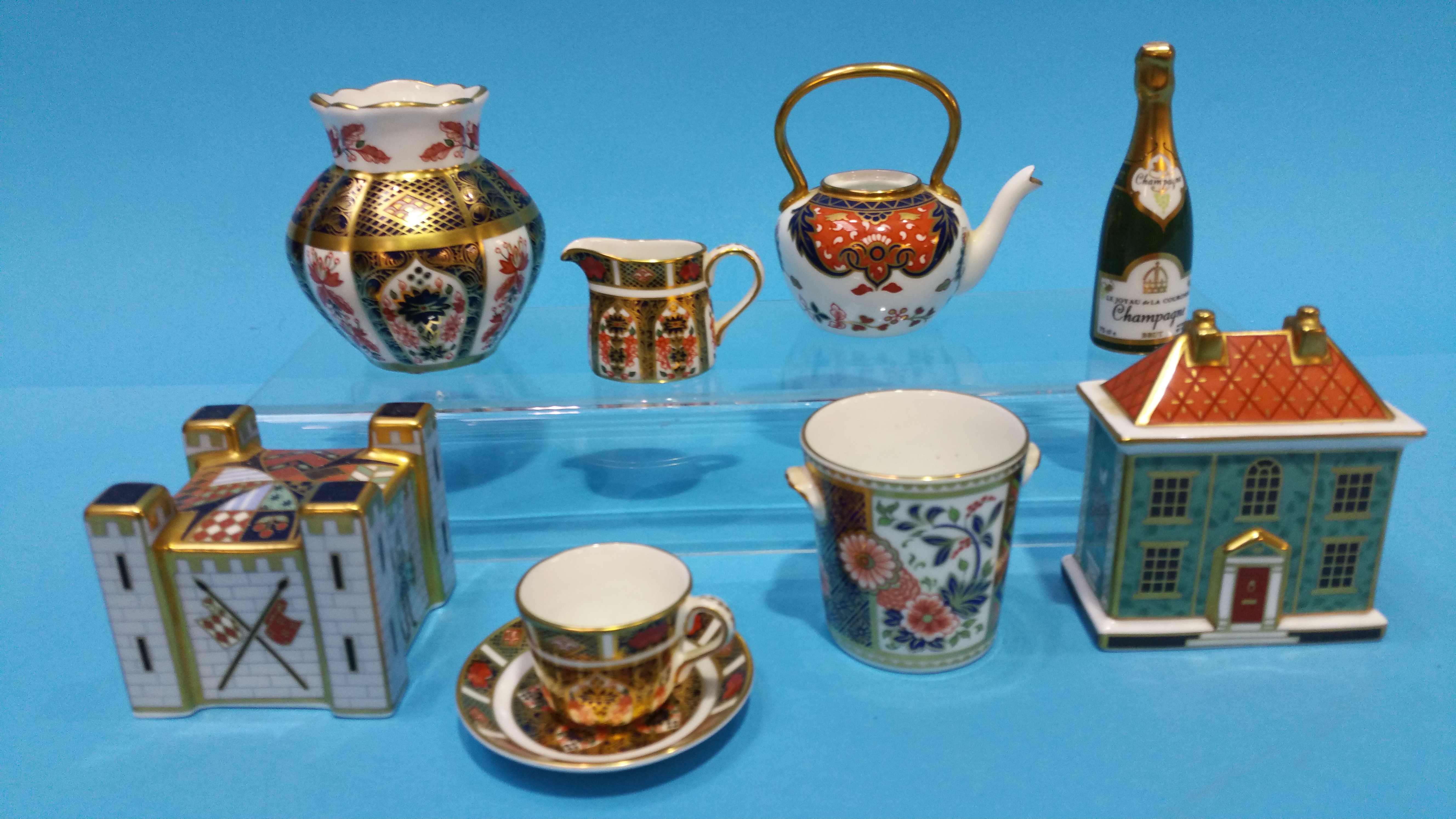 A collection of eight pieces of Royal Crown Derby