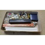 Tray of costume jewellery