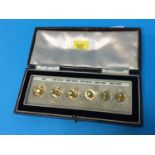 A cased 9ct collar and stud set, 5.4grm