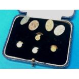 Cased set of 9ct studs and cufflinks, 8.5grm