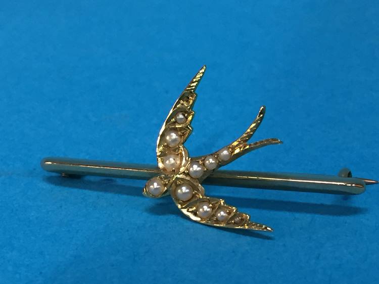 A 15ct seed pearl brooch, 3 grams