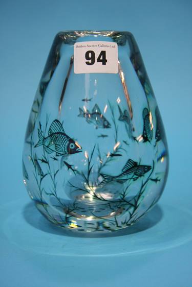 An Orrefors vase decorated with fish and seaweed by Edward Hald. 15 cm high