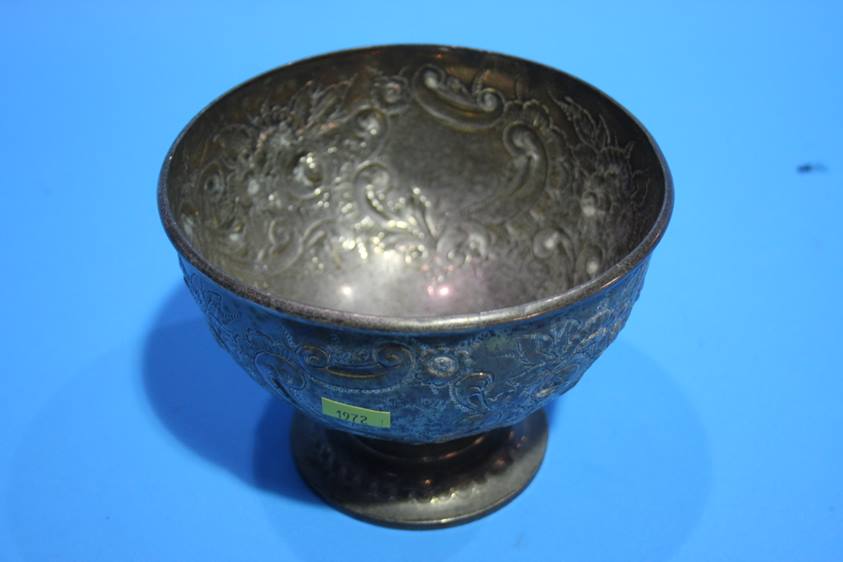 A silver embossed pedestal bowl, weight 7.1oz - Image 4 of 4