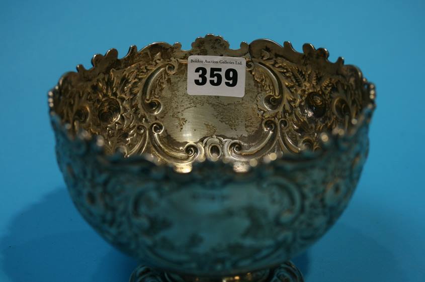 A Sheffield silver pedestal embossed bowl. 11oz / 343.9 grams - Image 2 of 4