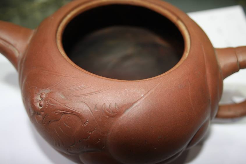 A Chinese terracotta teapot - Image 3 of 4