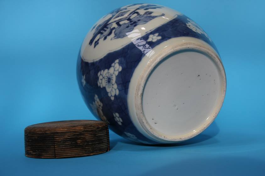 Two blue and white ginger jars with turned wood covers - Image 5 of 5