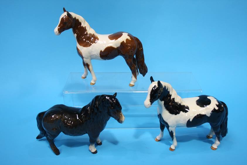 Three Beswick horses