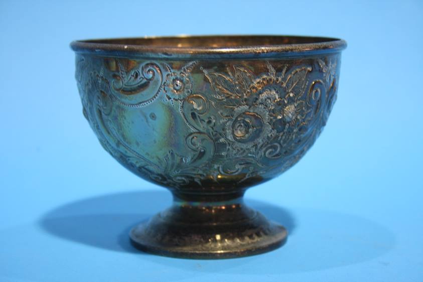 A silver embossed pedestal bowl, weight 7.1oz - Image 2 of 4