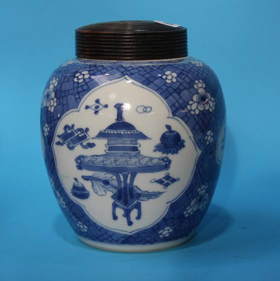 Two blue and white ginger jars with turned wood covers - Image 3 of 5