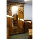 Oak wardrobe and matching chest of drawers