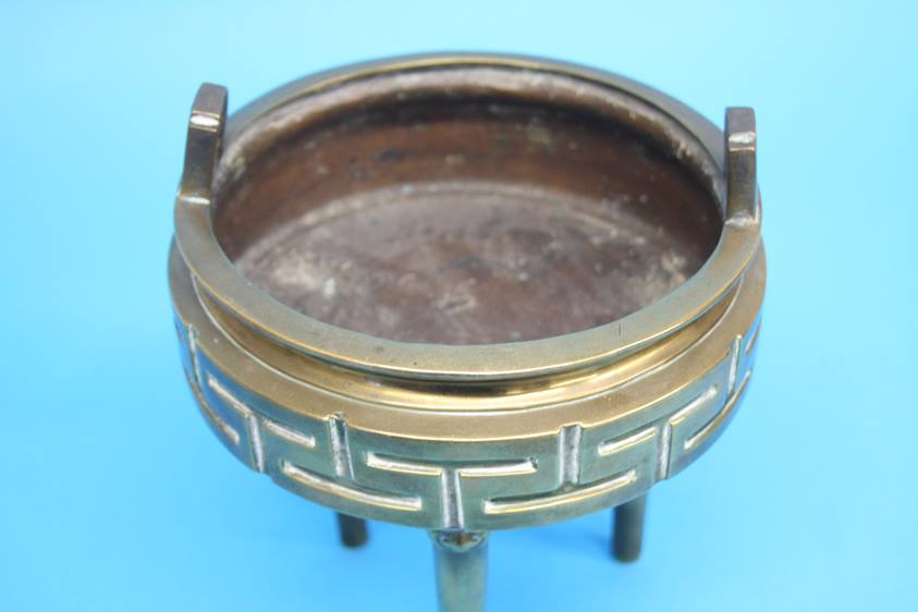 A bronze tripod censer with lion mask terminals and geometric design. 17 cm diameter by 20 cm high - Image 3 of 4