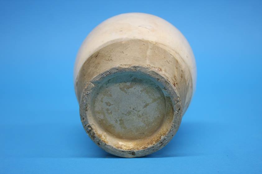 A Song Dynasty Cizhou bottle vase with cream glaze, the lower part with buff unglazed body, 20cm - Image 10 of 12